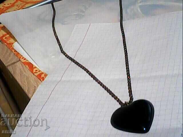 Όμορφο κολιέ με μεγάλο φυσικό πέτρα