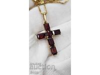 Frumoasă cruce de aur cu granat 8 carate proba 333 Europa