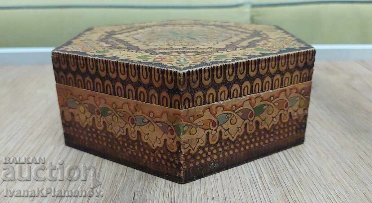 Pyrographed wooden box for collectors - 5