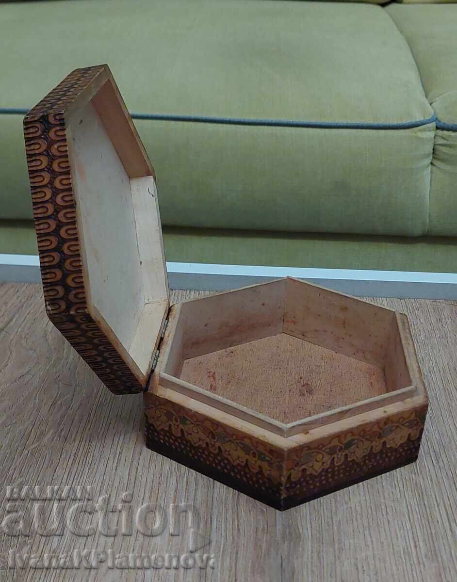 Pyrographed wooden box for collectors - 6