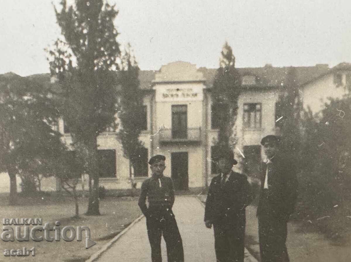 Основно Училище “Васил Левски” Ловеч 1938 година и Директора