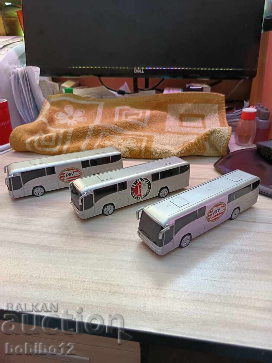 Licitație Lot de autobuze ale echipelor de fotbal - 3 la 10 Licitație Lot de autobuze ale echipelor de fotbal - 3 la 10