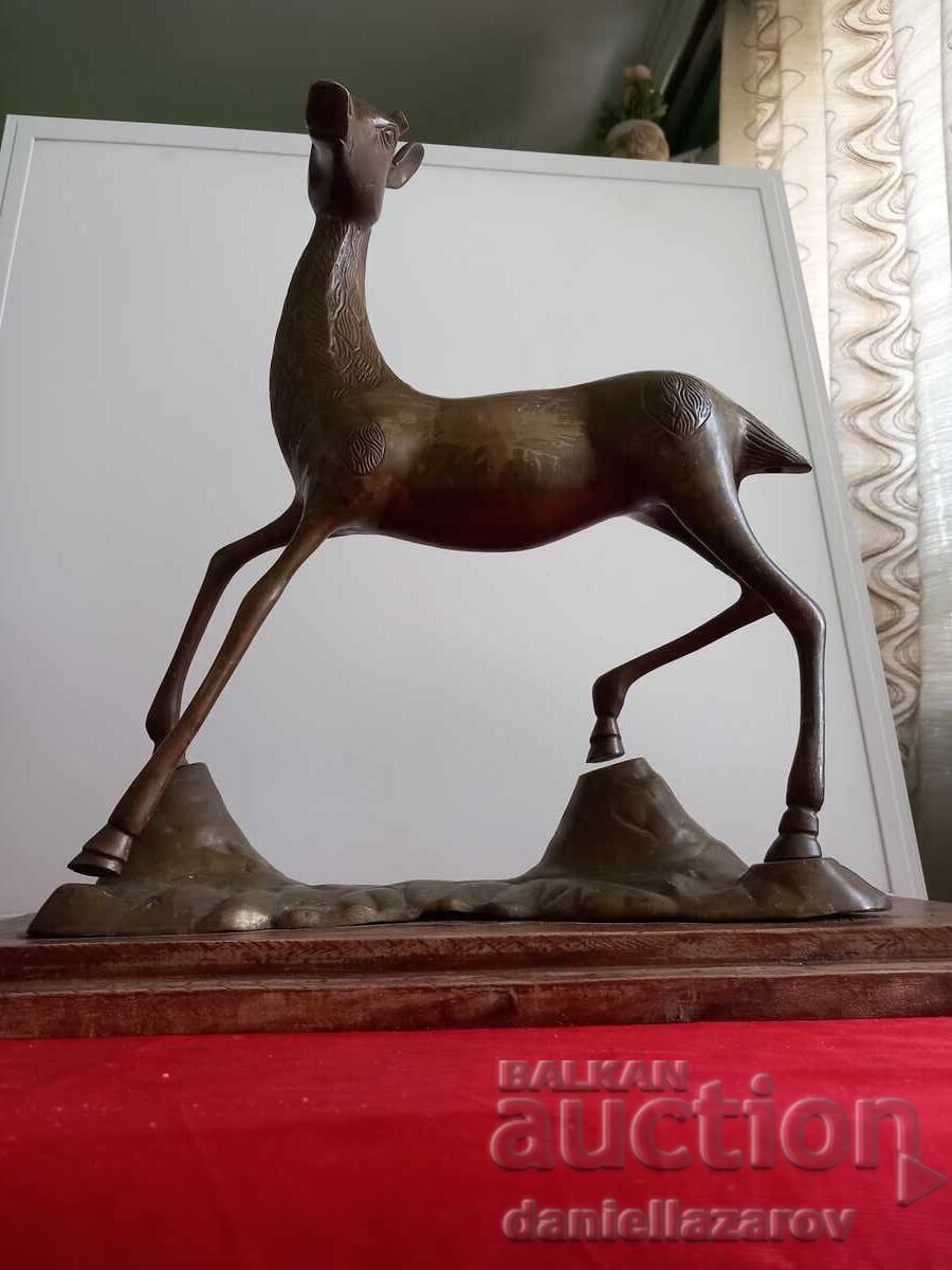 Doe, Hind, Huge Bronze Statue, Figure, Figurine Doe, Hind, Huge Bronze Statue, Figure, Figurine