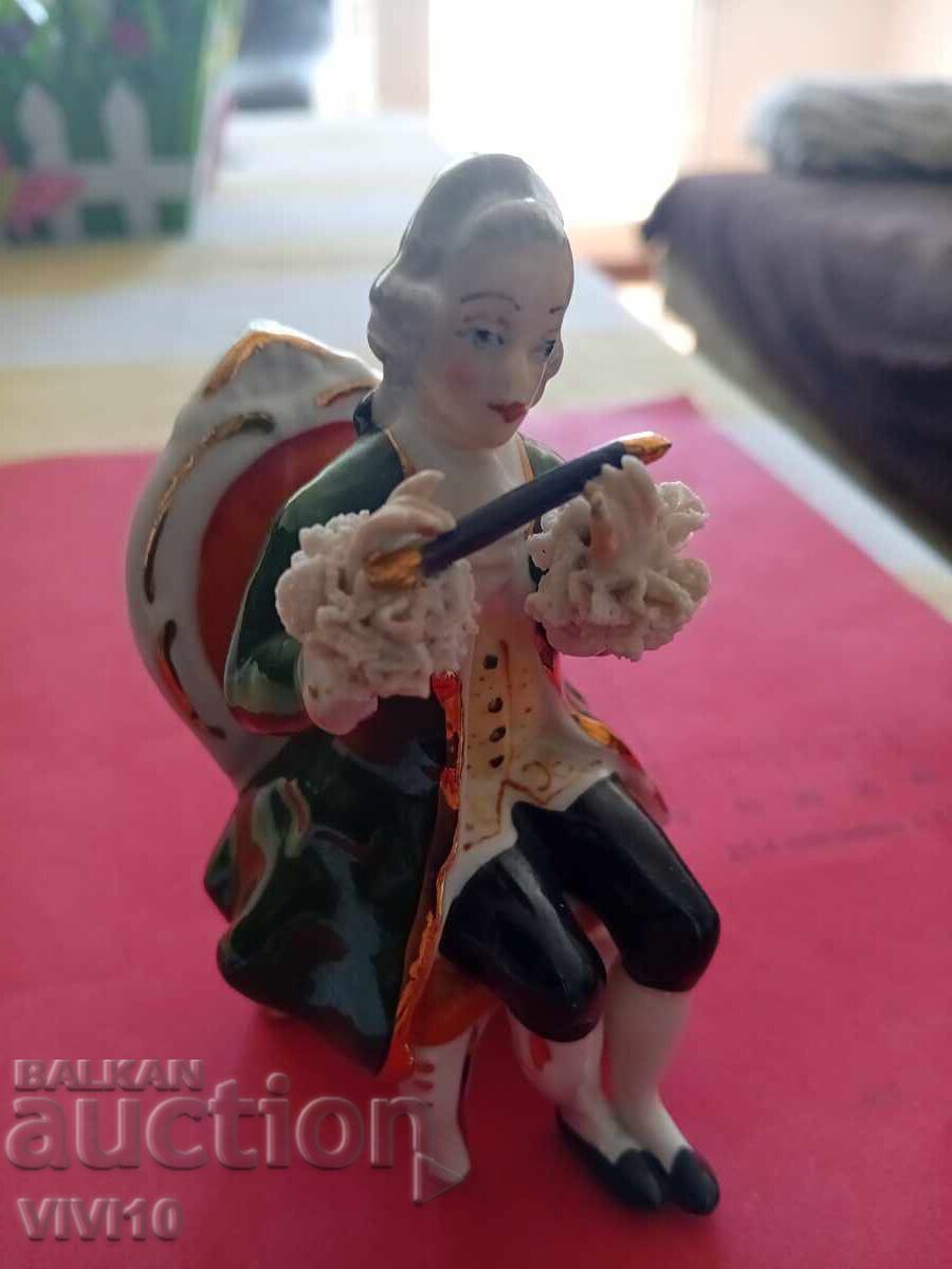 Figurină de porțelan veche, marcată Figurină de porțelan veche, marcată
