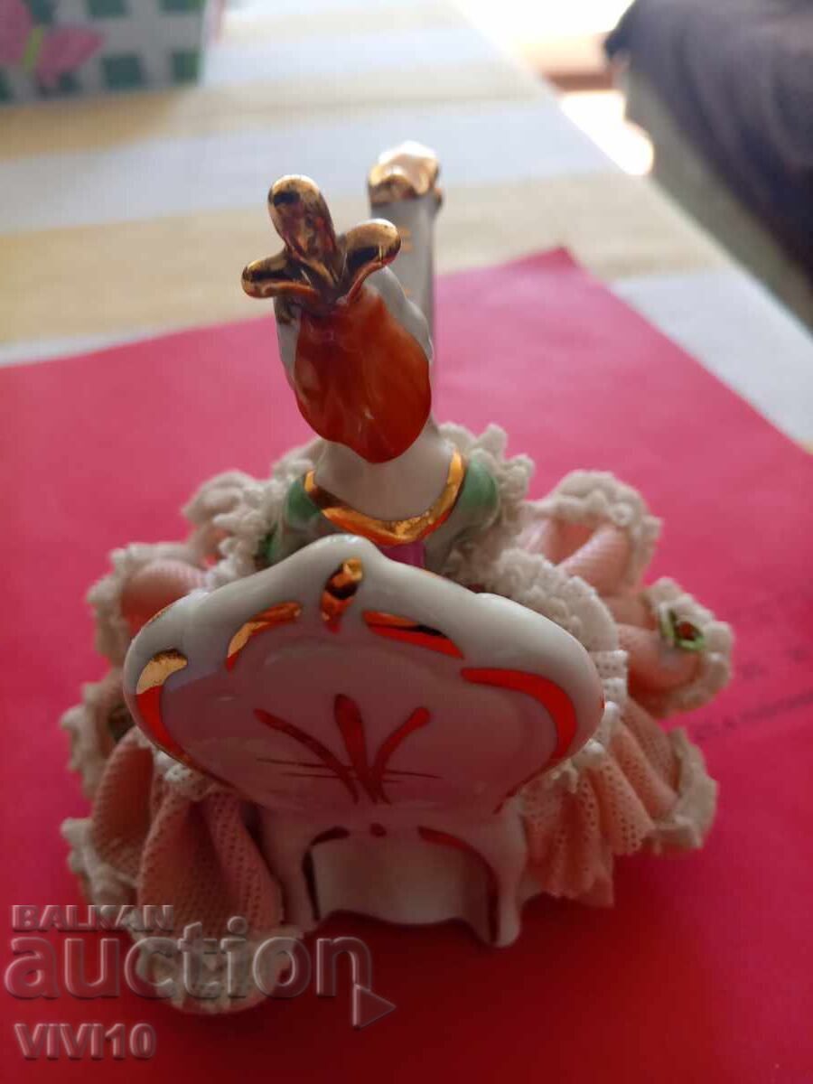 Licitație Figurină de porțelan veche, marcată Licitație Figurină de porțelan veche, marcată