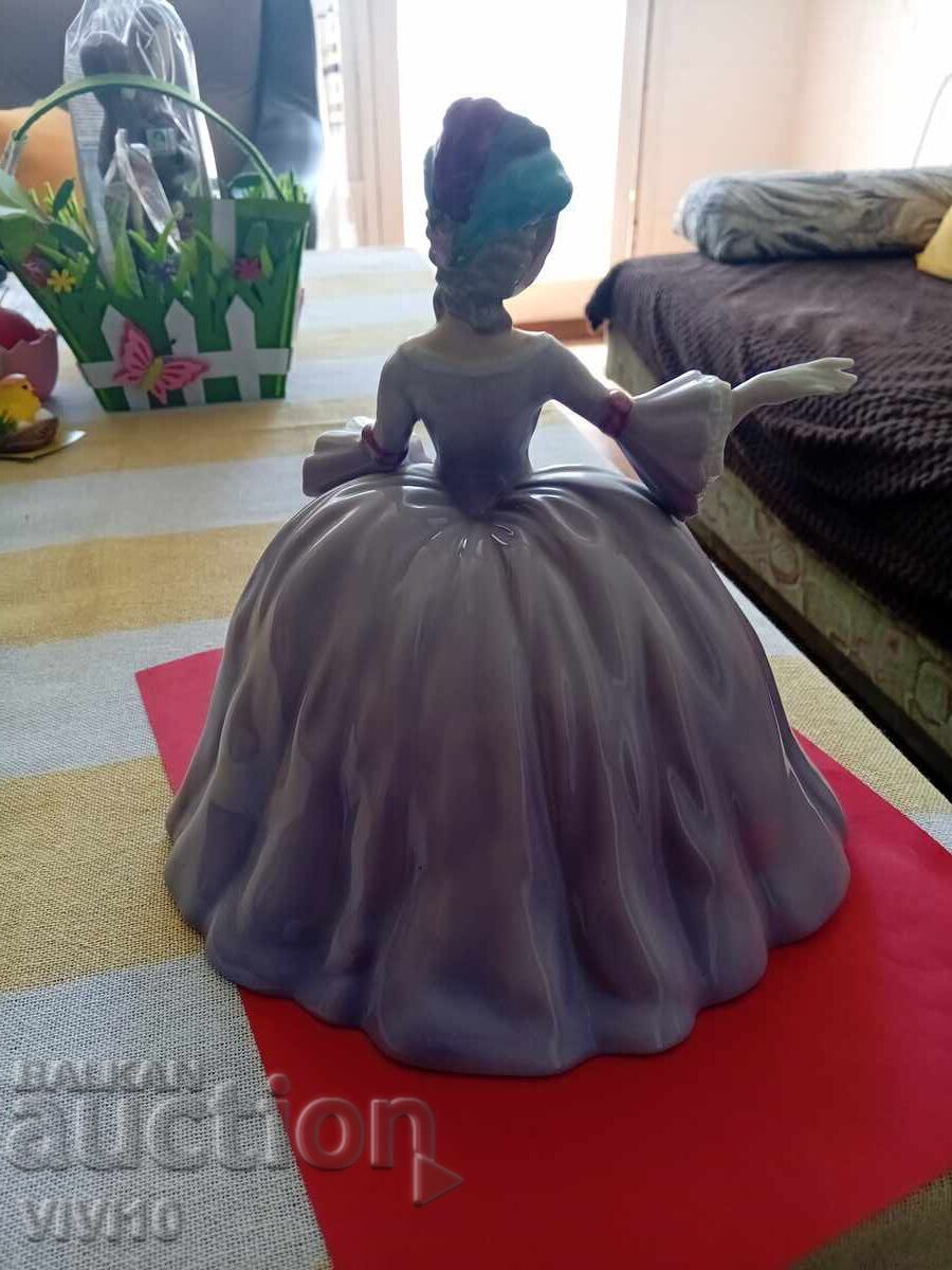 Аукцион Старинна порцеланова фигура, маркирана