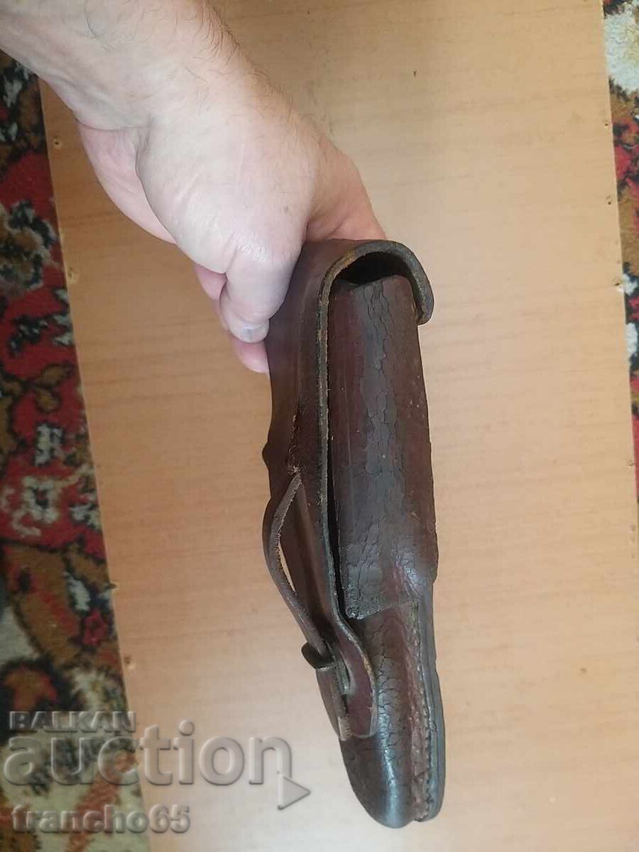 Δημοπρασία Παλαιό δερμάτινο θήκη πιστολιού με ζώνη και πολεμικό εξάρτημα Δημοπρασία Παλαιό δερμάτινο θήκη πιστολιού με ζώνη και πολεμικό εξάρτημα