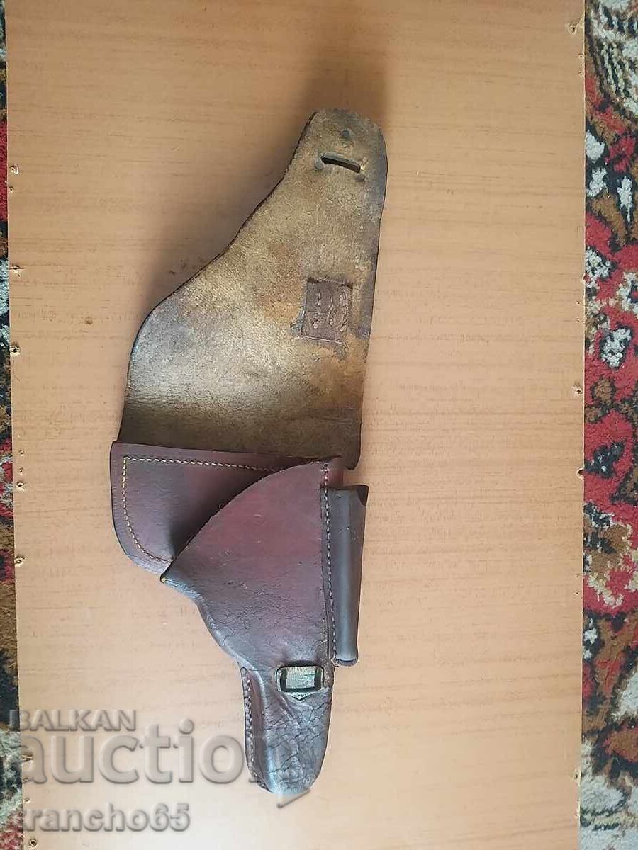 Παράδοση Παλαιό δερμάτινο θήκη πιστολιού με ζώνη και πολεμικό εξάρτημα Παράδοση Παλαιό δερμάτινο θήκη πιστολιού με ζώνη και πολεμικό εξάρτημα
