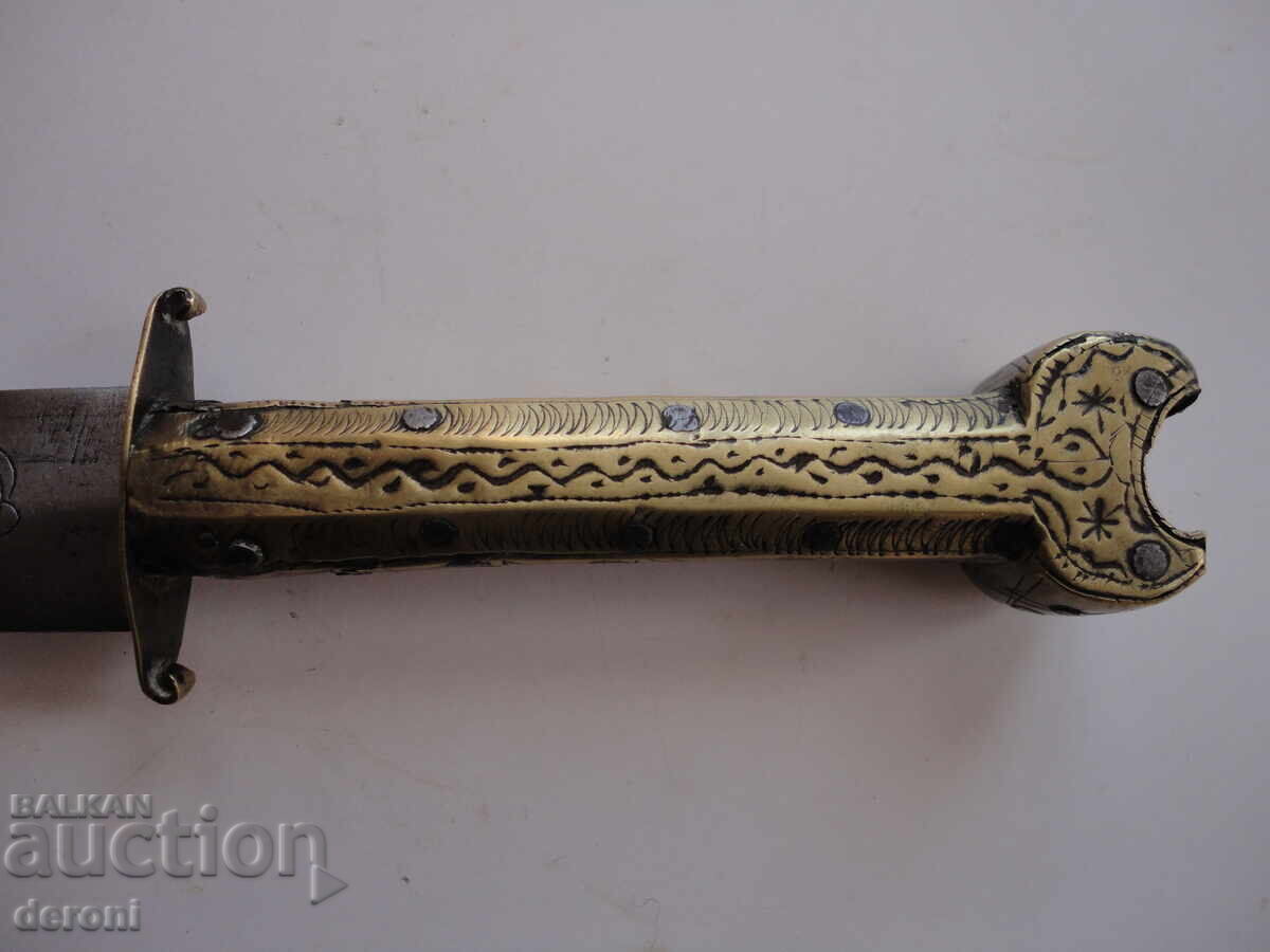 Голяма старинна кама с цена 350.00 лв. | € 178.95