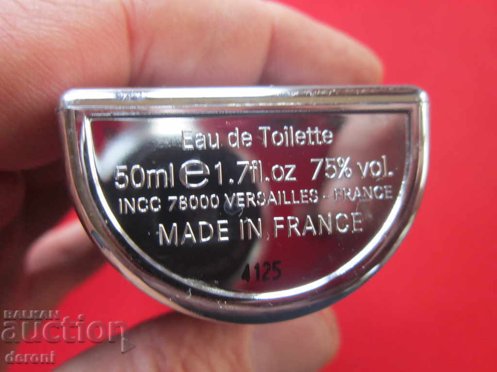 Sticlă de parfum Mercedes Benz Club Franceză cu preț 5.00 BGN | € 2.56