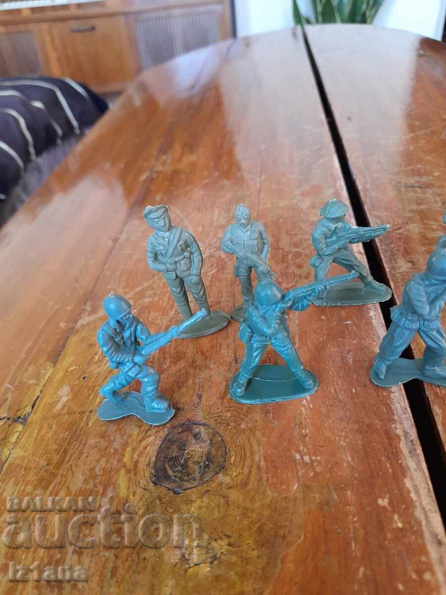 Παλιά ειδώλια Στρατιώτες με τιμή 11.00 BGN | € 5.62