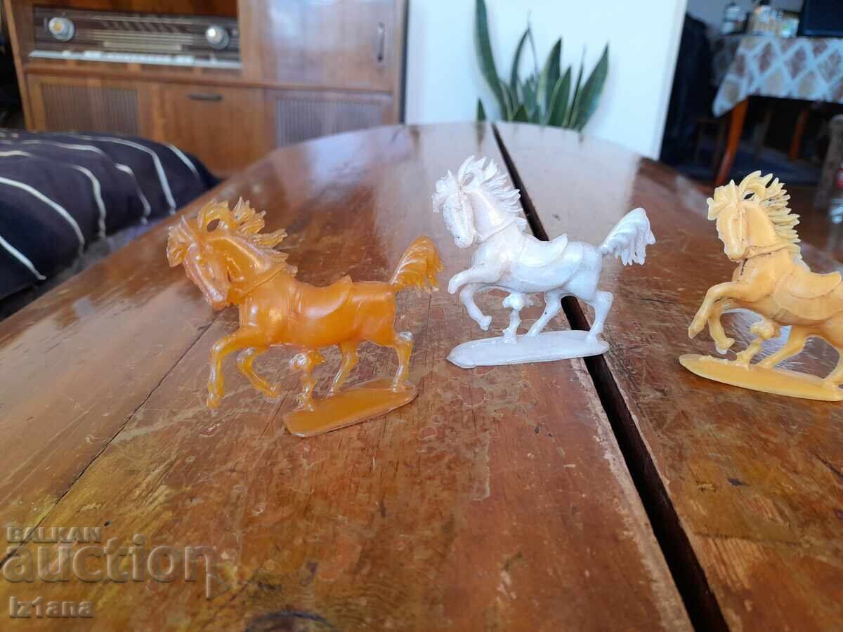 Figurine vechi Căluți indieni cu preț 16.00 BGN | € 8.18