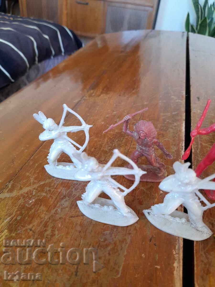Old Native American figurines with price 16.00 BGN | € 8.18