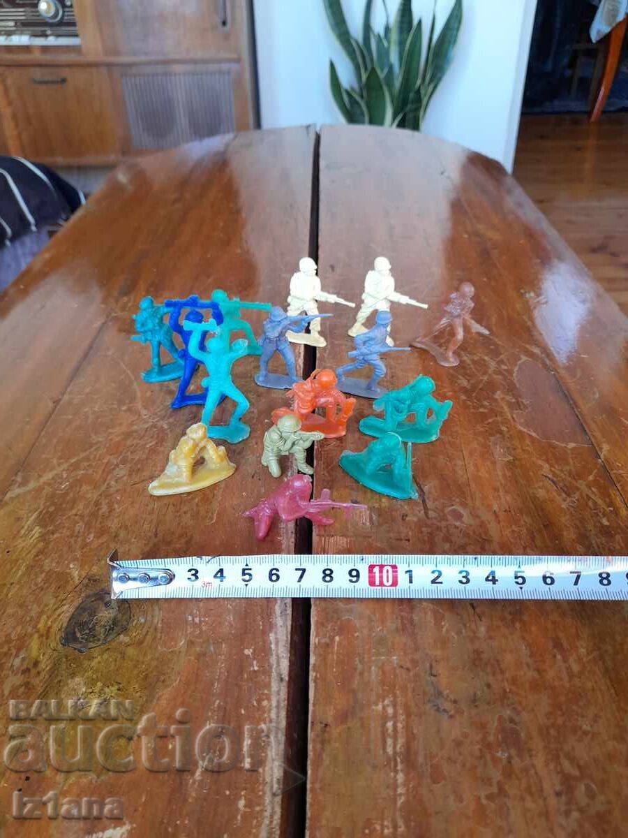 Доставка на Стари фигурки Войници