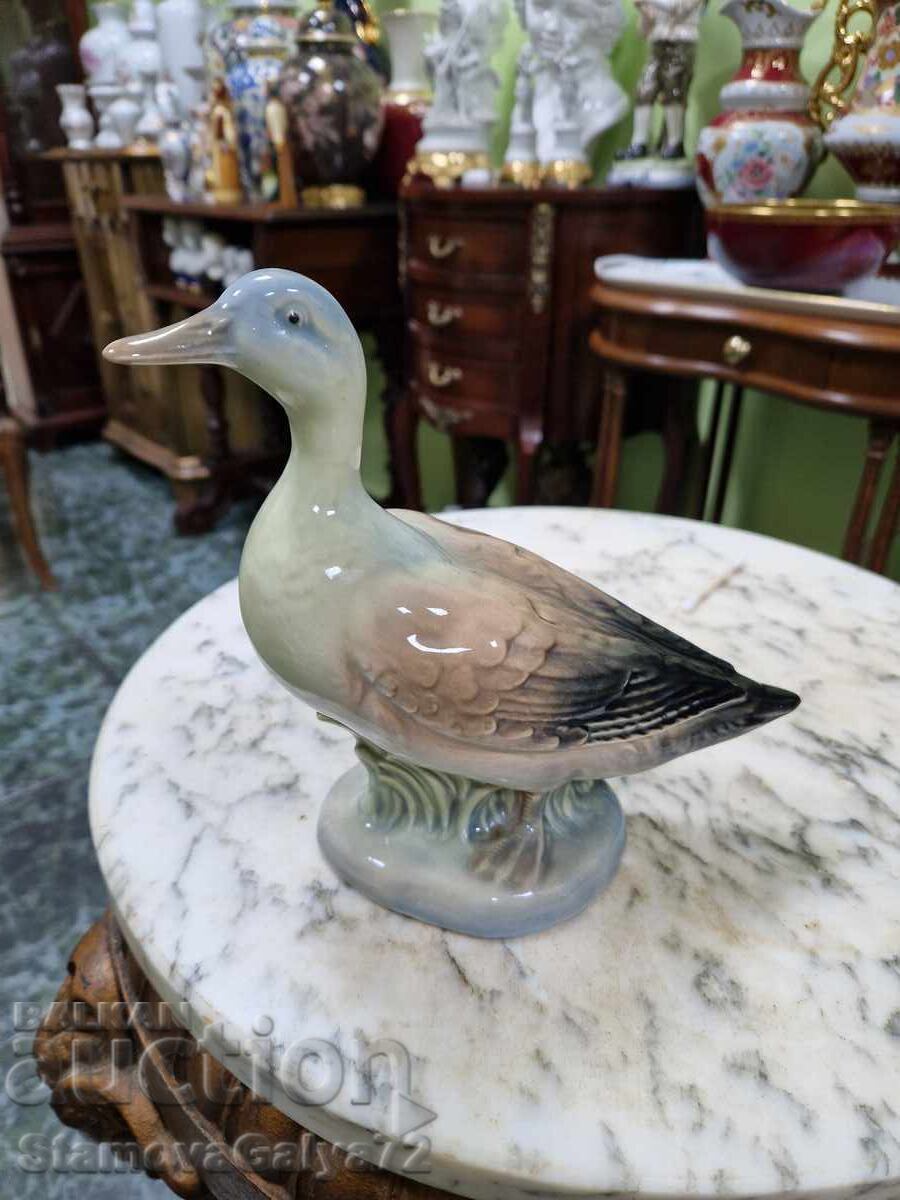 Frumoasă figurină antică din porțelan spaniol Valencia cu preț 119.00 BGN | € 60.84