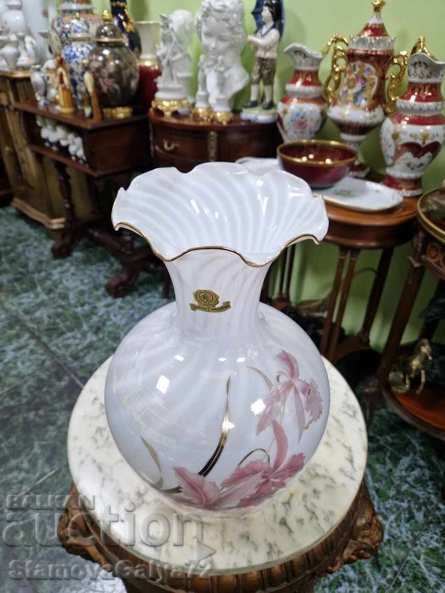 Delivery of Unique large Italian glass vase