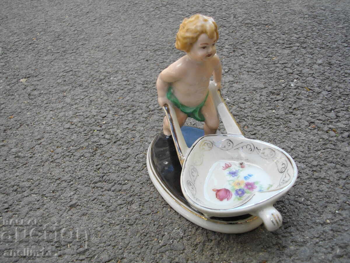 CUPA VECHE DE PORCELAN BULGAR CUPA VECHE DE PORCELAN BULGAR