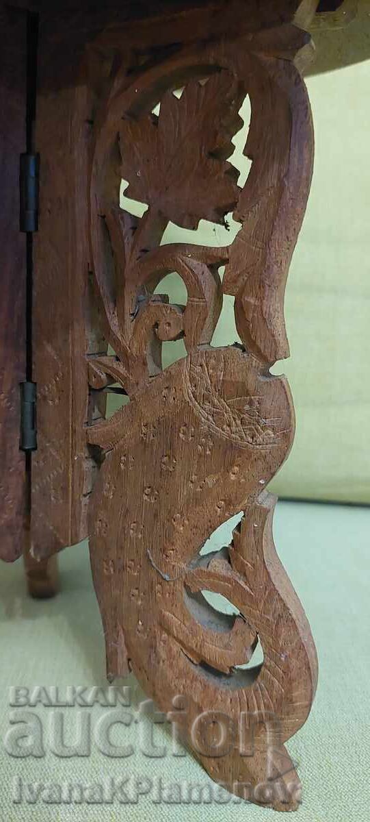 Παράδοση Ξυλόγλυπτη τραπεζάκι vintage πτυσσόμενο για γνώστες