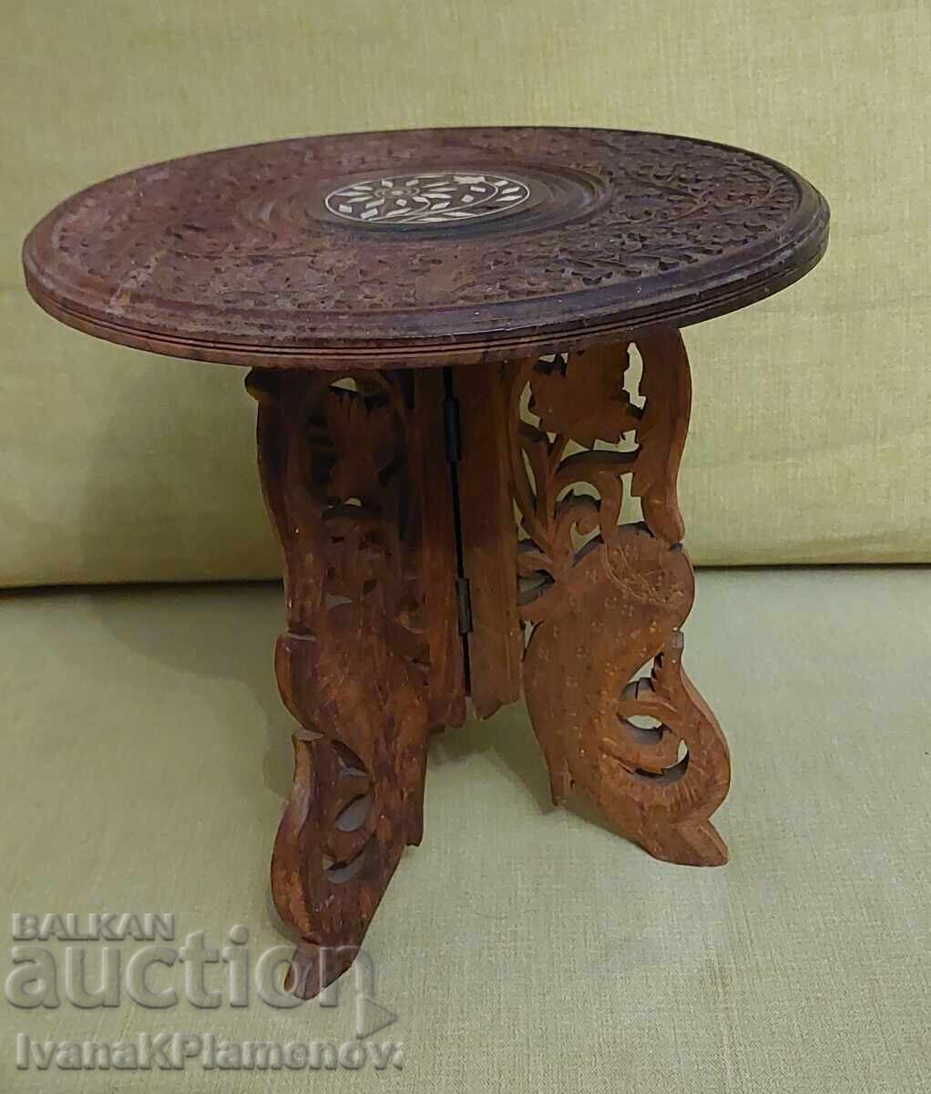 Ξυλόγλυπτη τραπεζάκι vintage πτυσσόμενο για γνώστες