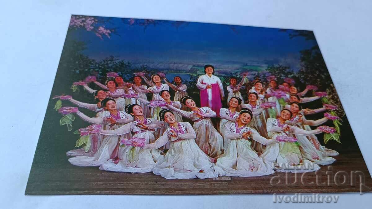 П К Сон Хи воспевает родную страну покрытую плодовыми садами П К Сон Хи воспевает родную страну покрытую плодовыми садами