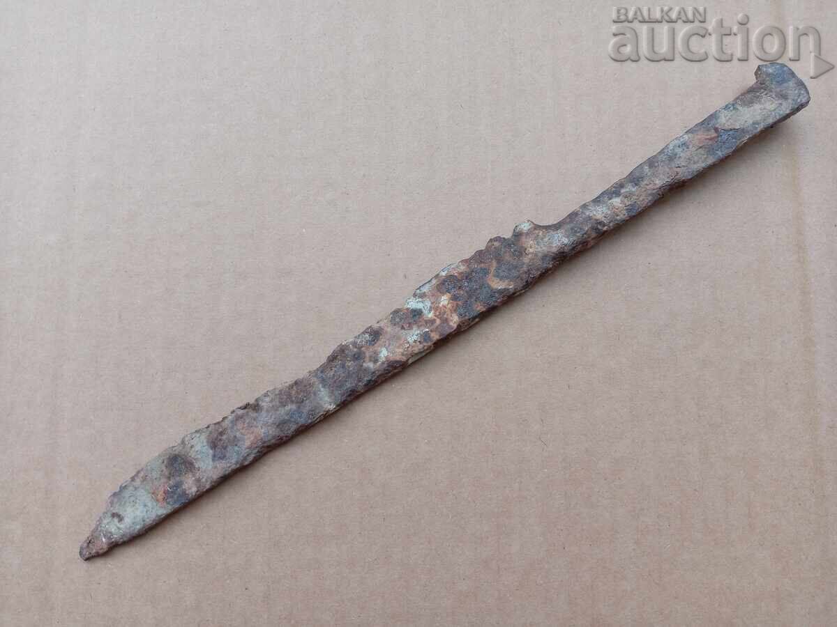Cuțit vechi de haiduc forjat din antichitate cu preț 21.00 BGN | € 10.74