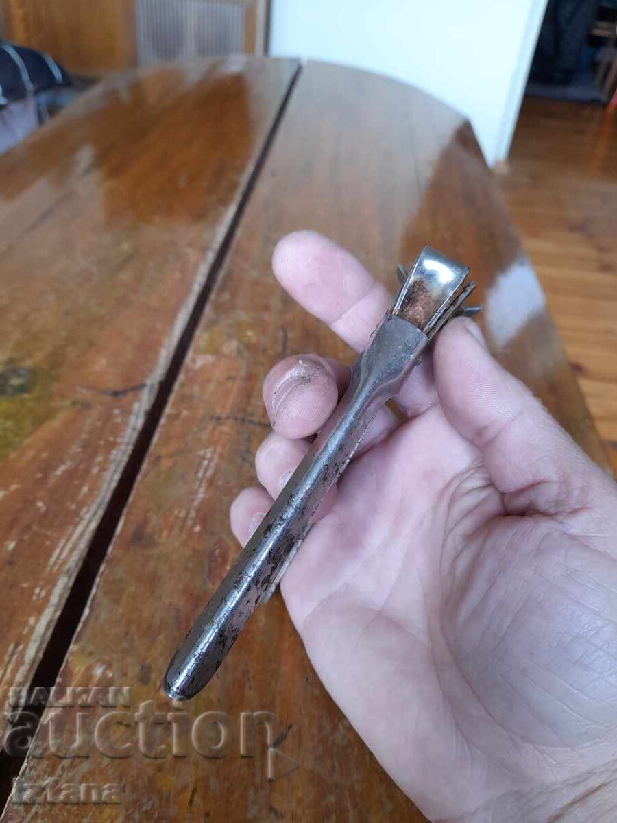 Licitație Deschis de conserve vechi Licitație Deschis de conserve vechi