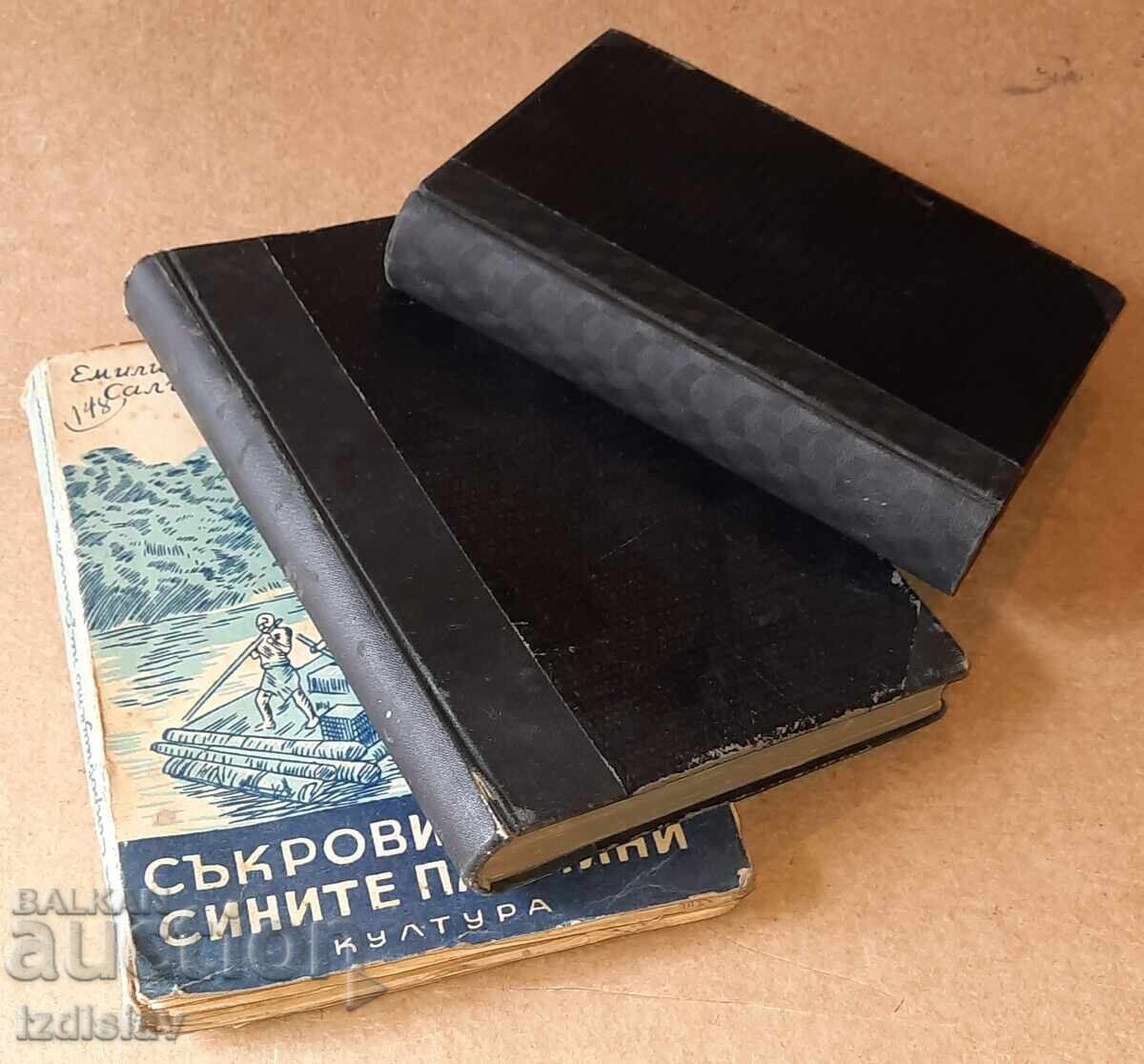 Trei cărți vechi de colecție Clasici universali Trei cărți vechi de colecție Clasici universali