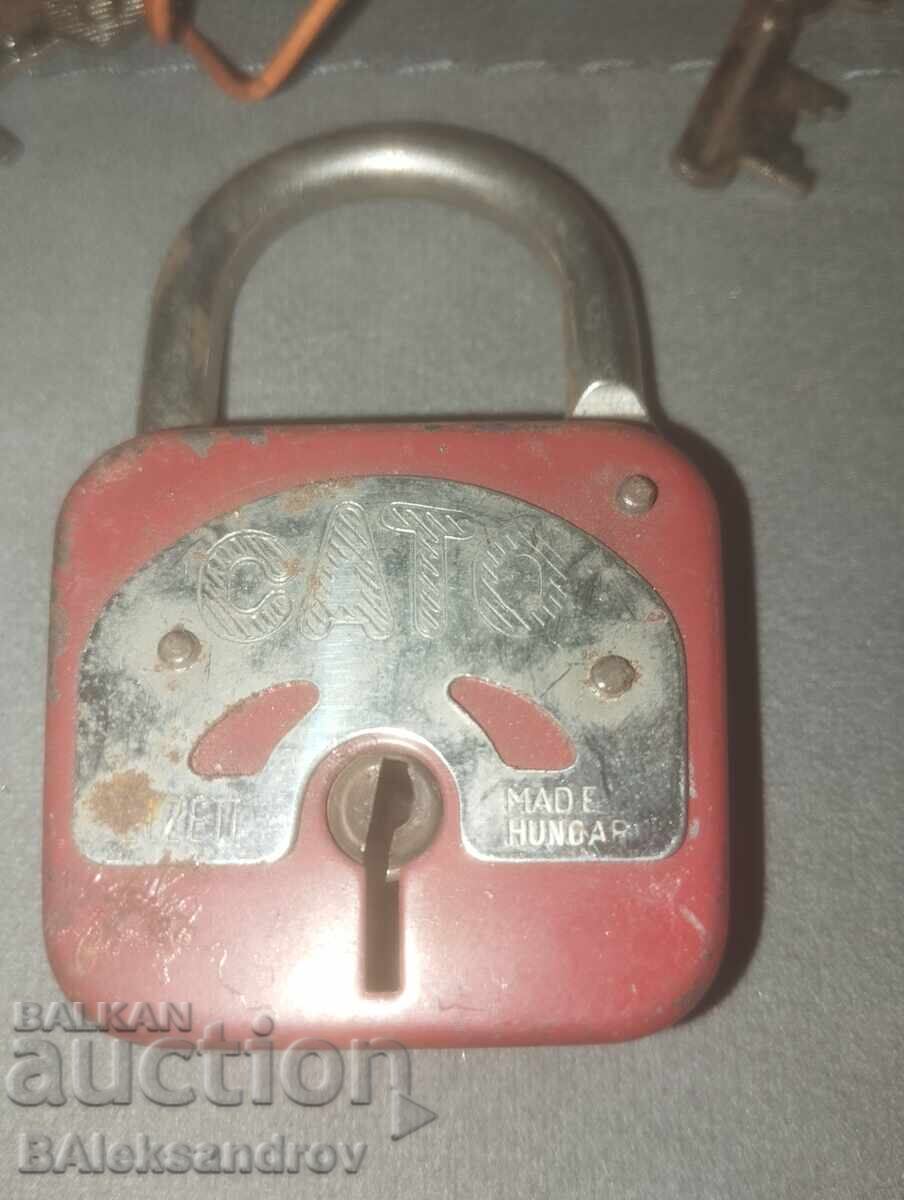 Delivery of Old padlock with two keys Delivery of Old padlock with two keys