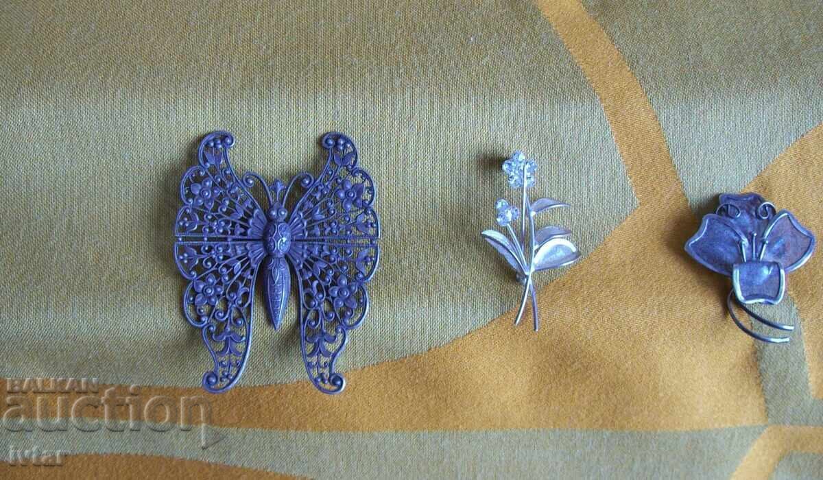 Licitație O mulțime de broșe