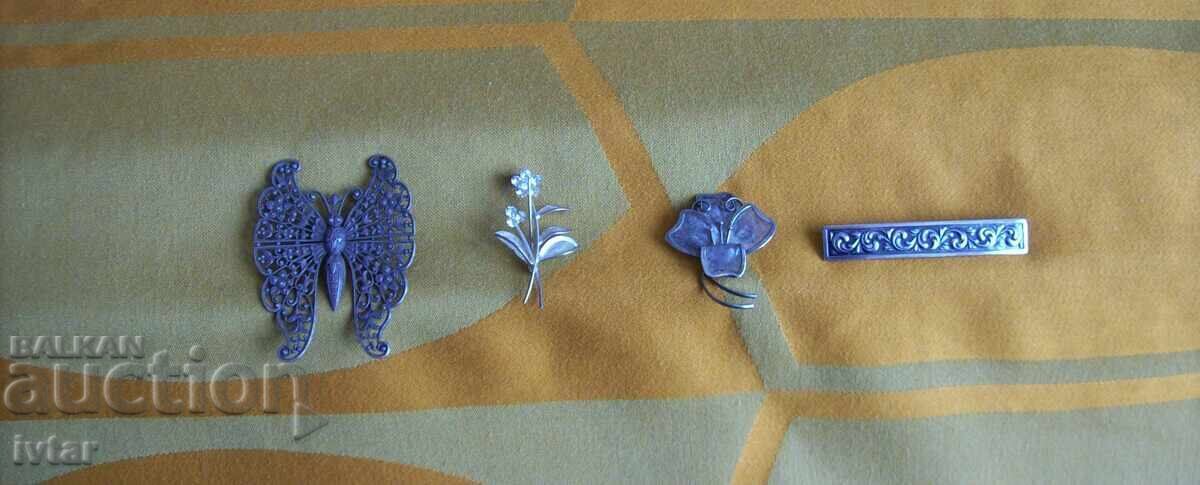 O mulțime de broșe