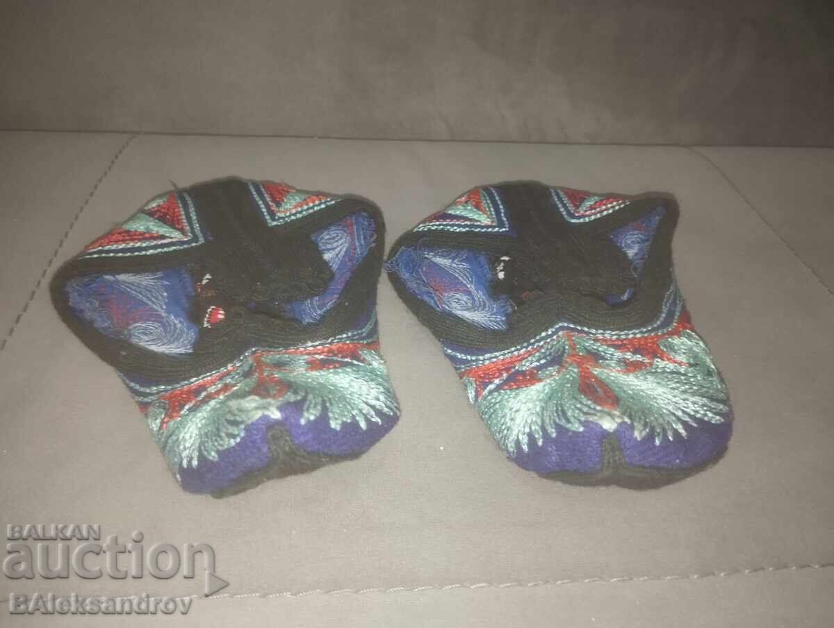 Șosete vechi legate cu preț 26.00 BGN | € 13.29 Șosete vechi legate cu preț 26.00 BGN | € 13.29