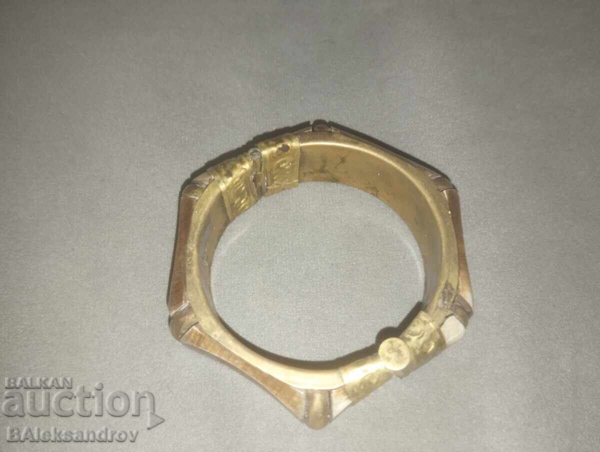 Brățară veche din os de cămilă cu preț 8.00 BGN | € 4.09