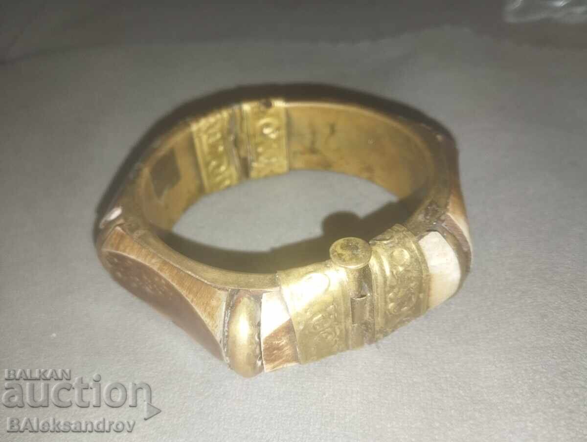 Brățară veche din os de cămilă