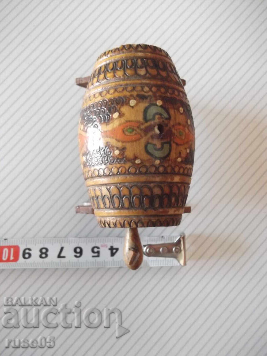 Δημοπρασία Πυρογραφημένο ξύλινο μπουρέ σε βάση