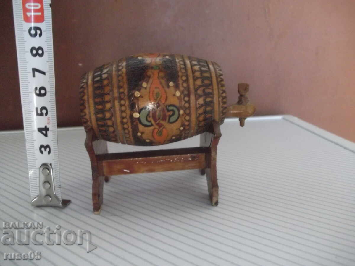 Παράδοση Πυρογραφημένο ξύλινο μπουρέ σε βάση