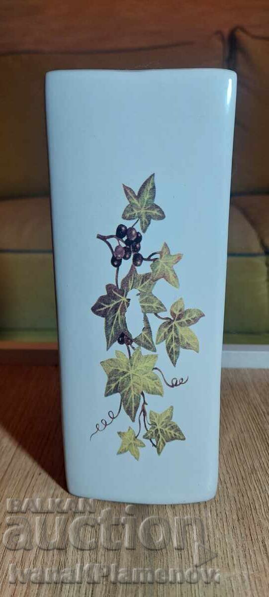 Порцелан ваза за стена ретро за ценители отлична