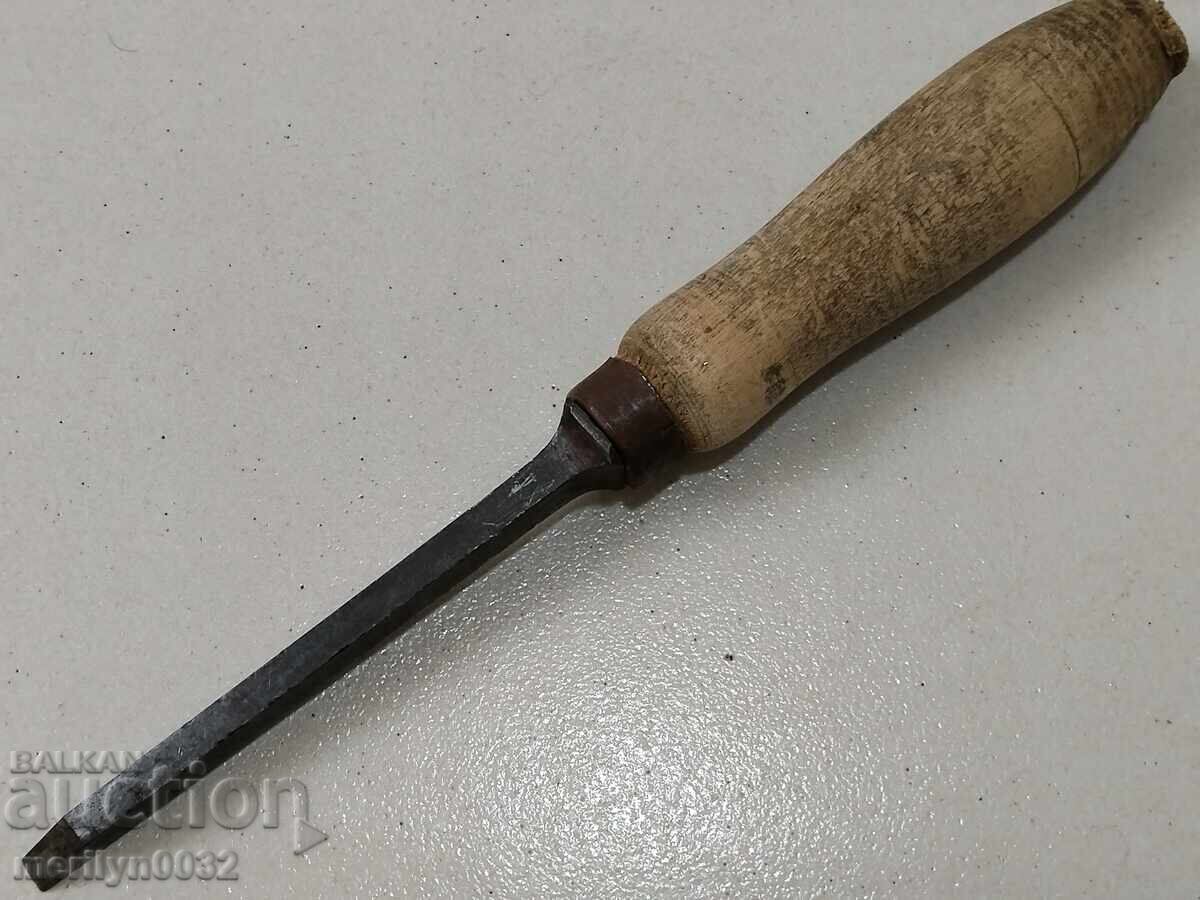 Παλιό μαρκαρισμένο σκαρπέλο για ξυλογλυπτική, ξυλουργικό εργαλείο με τιμή 49.00 BGN | € 25.05