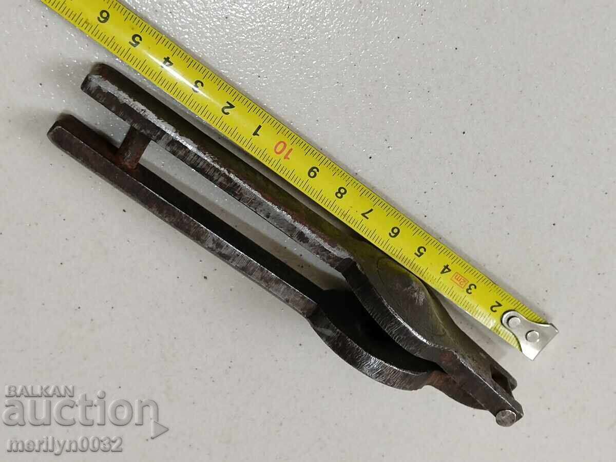 Livrarea Un spărgător de nuci vechi de la Soca NRB