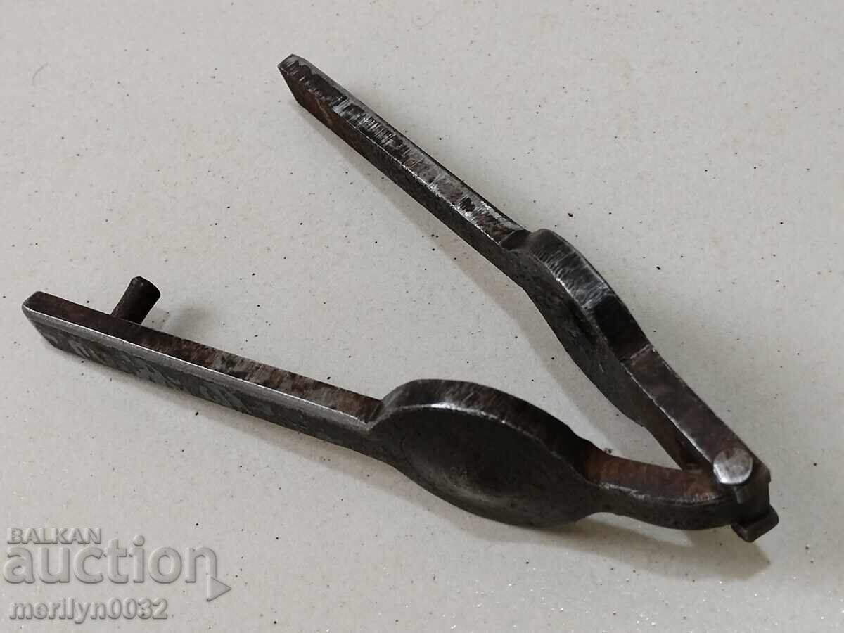 Un spărgător de nuci vechi de la Soca NRB