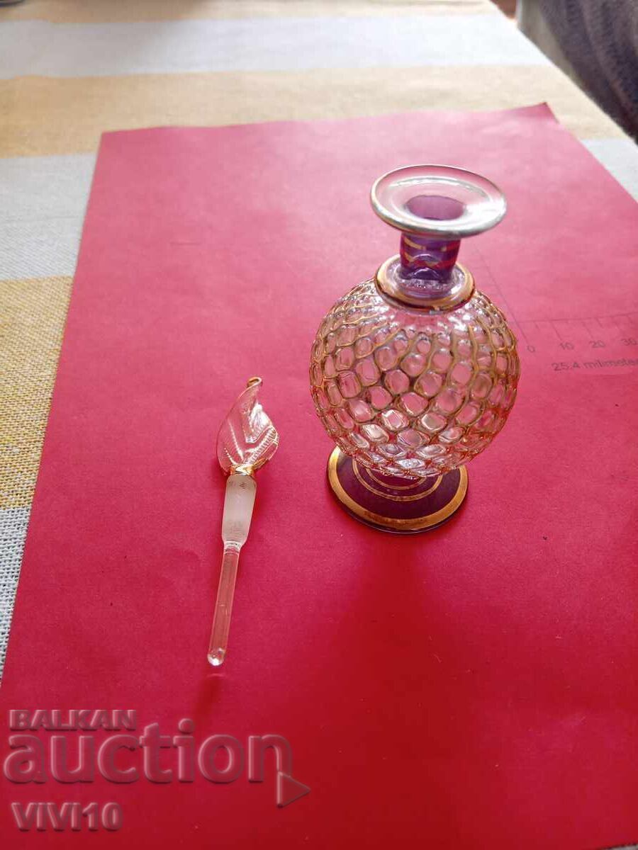 Sticluță de parfum veche, Aurită cu preț 30.00 BGN | € 15.34 Sticluță de parfum veche, Aurită cu preț 30.00 BGN | € 15.34