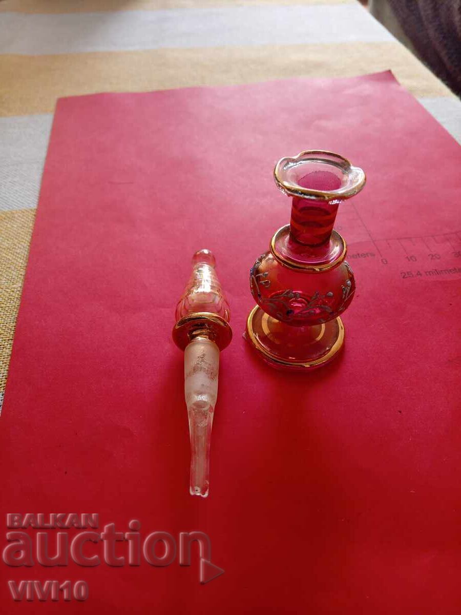 Sticluță veche de parfum, Aurire, email cu preț € 20.00 | 39.12 BGN