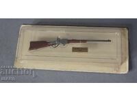 Model metalic redus al puștii CARABINA SPENCER cu cutie 1860