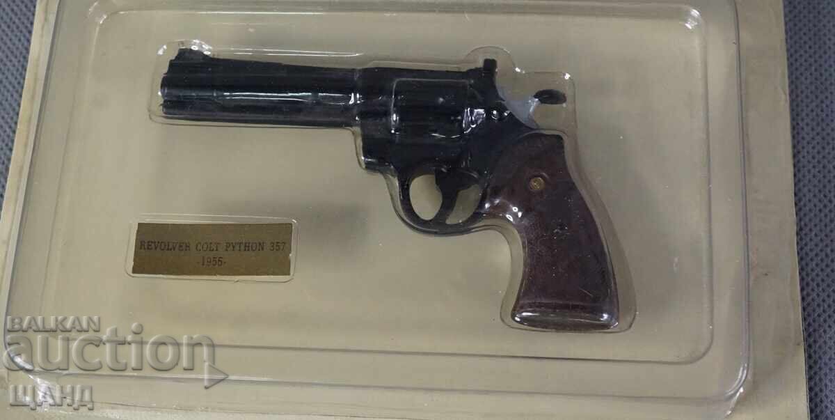 Miniature Metal Model of a COLT Revolver Pistol with Box with price 10.25 BGN | € 5.24