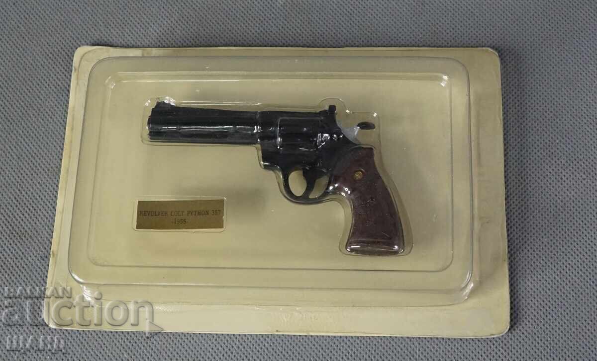 Miniature Metal Model of a COLT Revolver Pistol with Box