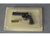 Model metalic redus al pistolului revolver COLT cu cutie