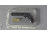 Reduced Metal Model of a TAURUS Revolver Pistol with Box