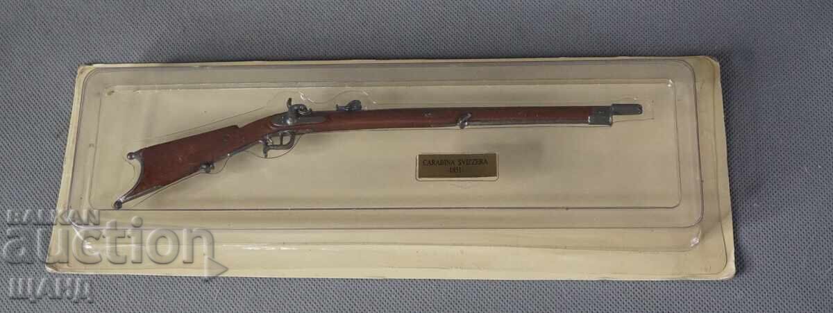 Умален метален Модел на пушка CARABINA SVIZZERA с кутия