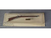 Model metalic redus al puștii CARABINA ELVEȚIANĂ cu cutie