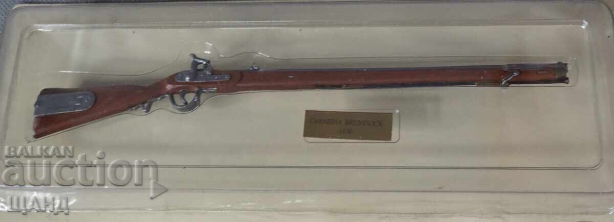 Μειωμένο μεταλλικό μοντέλο τυφεκίου CARABINA BRUNSWICK με κουτί με τιμή 10.25 BGN | € 5.24