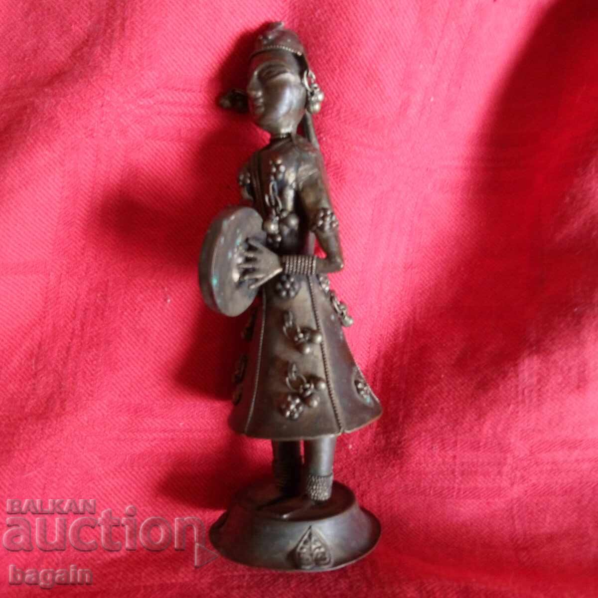 Παράδοση Χάλκινο άγαλμα σαμάνου